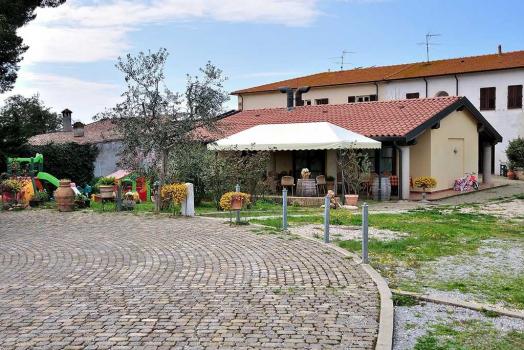 KmeÄka hiÅ¡a v San Vincenzu v Toskani s sobami za najem
